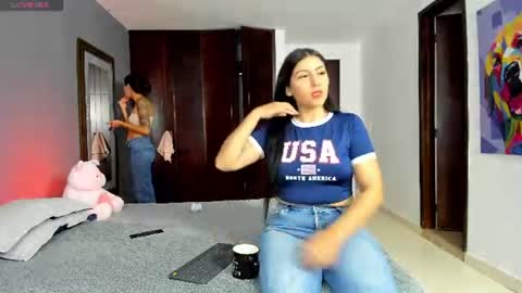 MARIANA Y VALENTINA online show from June 22, 2026, 11:18 am
