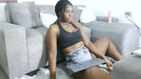 marianaee online show from September 12, 2025, 4:23 am