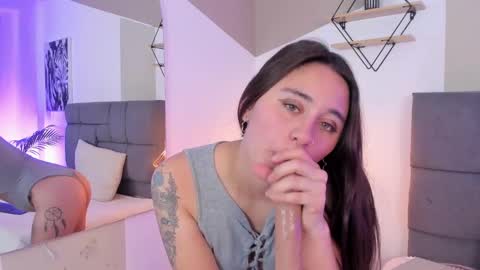 Mariana online show from December 3, 2024, 7:11 pm