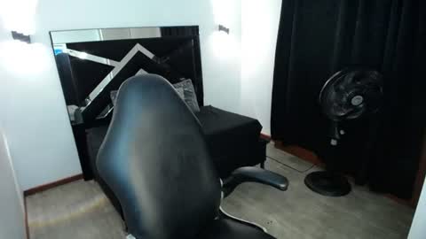 Mariana online show from June 15, 2026, 2:03 am