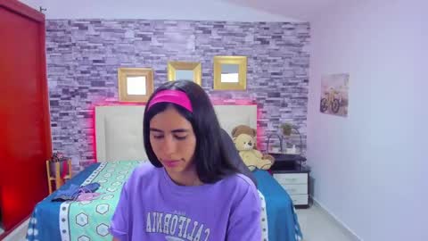 Snapshot of marianaxxx__ chatting on December 10, 2024, 1:22 am Mariana online show from December 10, 2024, 1:22 am