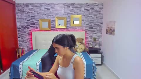 Snapshot of marianaxxx__ chatting on December 11, 2024, 8:39 pm Mariana online show from December 11, 2024, 8:39 pm