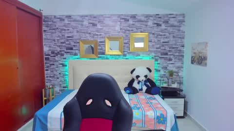 Snapshot of marianaxxx__ chatting on December 18, 2024, 8:36 pm Mariana online show from December 18, 2024, 8:36 pm