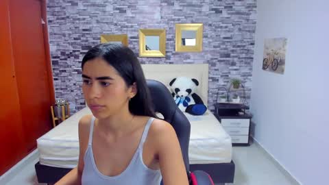 Snapshot of marianaxxx__ chatting on January 13, 2025, 7:10 pm Mariana online show from January 13, 2025, 7:10 pm