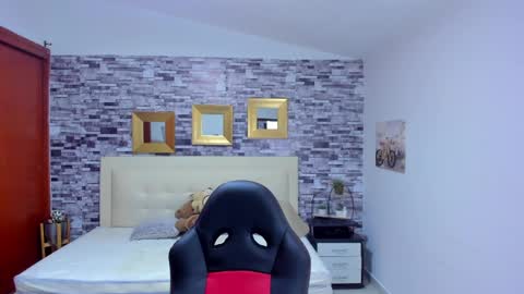 Snapshot of marianaxxx__ chatting on February 6, 2025, 12:33 am Mariana online show from February 6, 2025, 12:33 am