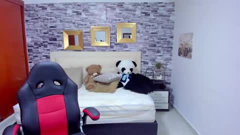 Snapshot of marianaxxx__ chatting on February 12, 2025, 9:33 pm Mariana online show from February 12, 2025, 9:33 pm