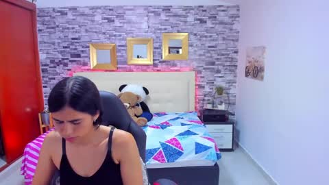 Snapshot of marianaxxx__ chatting on February 20, 2025, 12:41 am Mariana online show from February 20, 2025, 12:41 am