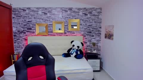 Snapshot of marianaxxx__ chatting on February 28, 2025, 9:23 pm Mariana online show from February 28, 2025, 9:23 pm