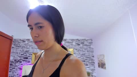Snapshot of marianaxxx__ chatting on March 6, 2025, 12:00 am Mariana online show from March 6, 2025, 12:00 am