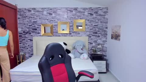 Snapshot of marianaxxx__ chatting on March 6, 2025, 7:54 pm Mariana online show from March 6, 2025, 7:54 pm