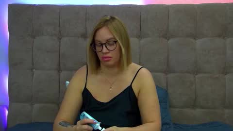 Snapshot of marianeumann chatting on September 24, 2025, 7:33 am Maria online show from September 24, 2025, 7:33 am