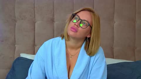 Snapshot of marianeumann chatting on October 9, 2025, 6:22 am Maria online show from October 9, 2025, 6:22 am