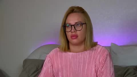 Snapshot of marianeumann chatting on October 19, 2025, 6:19 pm Maria online show from October 19, 2025, 6:19 pm