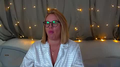 Snapshot of marianeumann chatting on October 26, 2025, 6:25 pm Maria online show from October 26, 2025, 6:25 pm