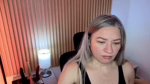 Snapshot of marianl0ve chatting on November 2, 2025, 11:23 am Marian Love online show from November 2, 2025, 11:23 am