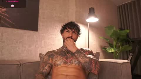 Snapshot of mariano_costa chatting on August 7, 2026, 5:09 am Mariano Costa online show from August 7, 2026, 5:09 am