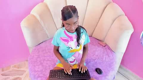 marianrosse online show from September 8, 2025, 9:25 pm