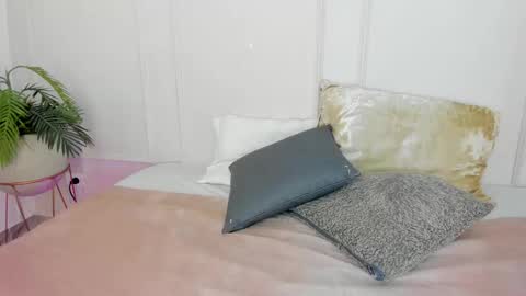 Snapshot of mariapettit chatting on March 4, 2026, 12:11 pm Maria Pettit online show from March 4, 2026, 12:11 pm