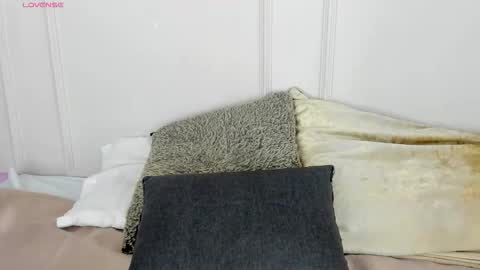 Snapshot of mariapettit chatting on March 5, 2026, 12:01 pm Maria Pettit online show from March 5, 2026, 12:01 pm