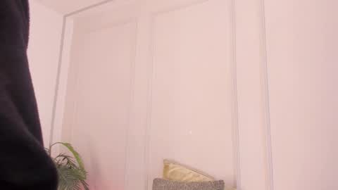 Snapshot of mariapettit chatting on March 27, 2026, 1:00 pm Maria Pettit online show from March 27, 2026, 1:00 pm