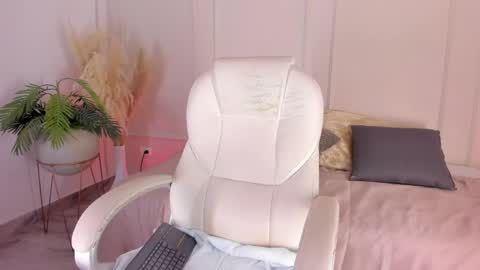 Maria Pettit online show from May 12, 2026, 4:20 am