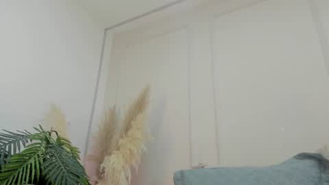Maria Pettit online show from June 17, 2026, 2:47 am