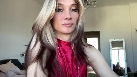 Snapshot of maridekoks chatting on April 9, 2026, 7:25 am Mari online show from April 9, 2026, 7:25 am