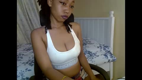 Snapshot of mariejuana_bliss chatting on October 9, 2025, 11:19 am mariejuana online show from October 9, 2025, 11:19 am