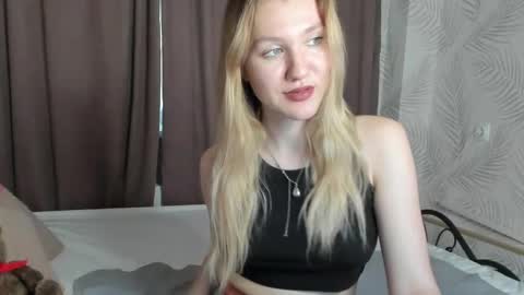 Snapshot of mariel_brown chatting on December 6, 2024, 8:48 am mariel_brown online show from December 6, 2024, 8:48 am