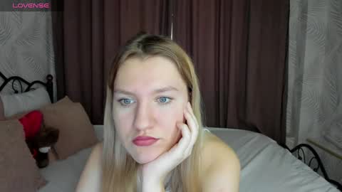 Snapshot of mariel_brown chatting on December 7, 2024, 8:44 am mariel_brown online show from December 7, 2024, 8:44 am