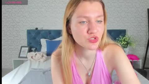 Snapshot of mariel_brown chatting on December 12, 2024, 11:29 am mariel_brown online show from December 12, 2024, 11:29 am