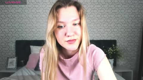Snapshot of mariel_brown chatting on January 6, 2025, 5:59 pm mariel_brown online show from January 6, 2025, 5:59 pm