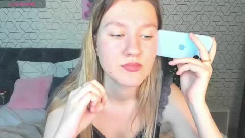 Snapshot of mariel_brown chatting on January 7, 2025, 6:14 pm mariel_brown online show from January 7, 2025, 6:14 pm