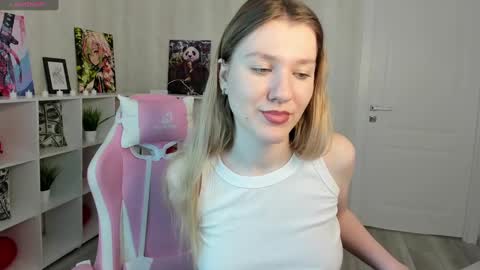 Snapshot of mariel_brown chatting on March 12, 2025, 8:41 am mariel_brown online show from March 12, 2025, 8:41 am
