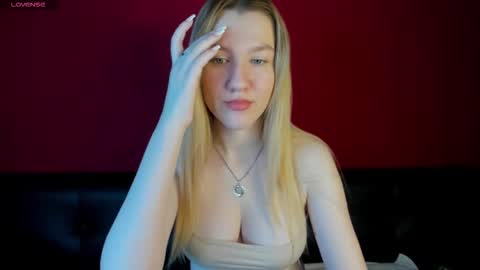 Snapshot of mariel_brown chatting on September 19, 2025, 8:05 am mariel_brown online show from September 19, 2025, 8:05 am