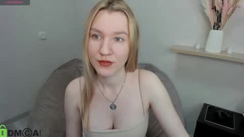 Snapshot of mariel_brown chatting on October 8, 2025, 9:18 am mariel_brown online show from October 8, 2025, 9:18 am