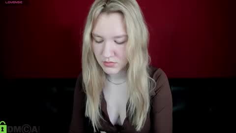 Snapshot of mariel_brown chatting on October 9, 2025, 9:18 am mariel_brown online show from October 9, 2025, 9:18 am
