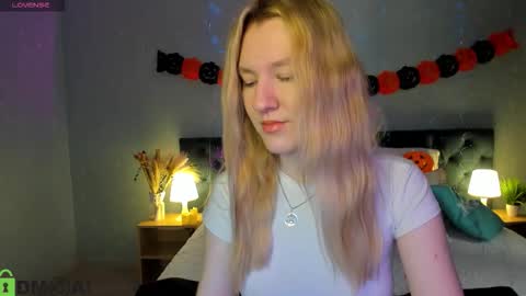 Snapshot of mariel_brown chatting on October 22, 2025, 9:31 am mariel_brown online show from October 22, 2025, 9:31 am