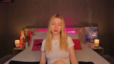 Snapshot of mariel_brown chatting on October 23, 2025, 8:57 am mariel_brown online show from October 23, 2025, 8:57 am