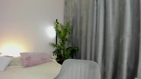 Snapshot of mariel_lie chatting on May 29, 2026, 1:36 am Mariel online show from May 29, 2026, 1:36 am