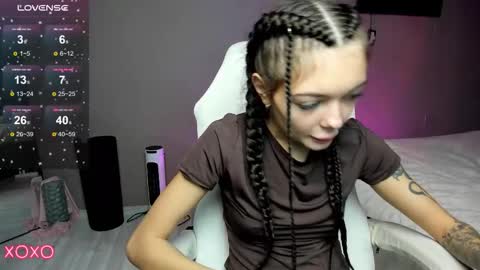 Snapshot of mariella__adams chatting on October 30, 2025, 10:06 am Maria  online show from October 30, 2025, 10:06 am