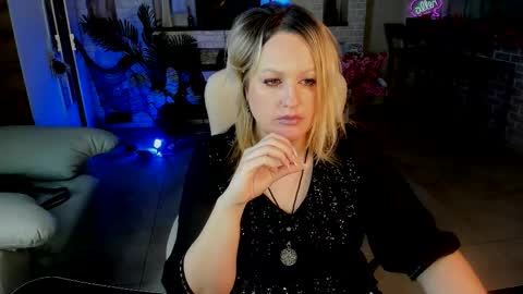 Snapshot of mariemlui chatting on October 26, 2025, 12:11 pm mariemlui online show from October 26, 2025, 12:11 pm
