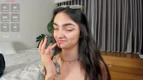 Mia online show from March 20, 2026, 1:27 pm