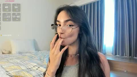 Mia online show from March 26, 2026, 2:06 am