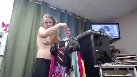 Snapshot of mariewaters chatting on January 19, 2025, 5:26 am Marie Ann Waters online show from January 19, 2025, 5:26 am