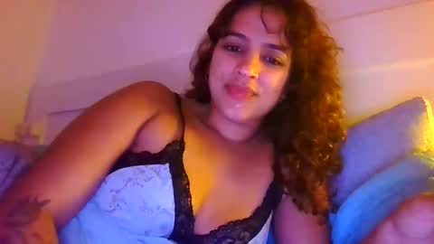 mariguimajf online show from September 24, 2025, 2:26 am