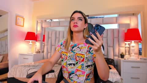 mariiahneedles online show from December 31, 2024, 3:55 am
