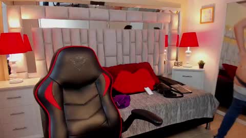 mariiahneedles online show from February 14, 2025, 1:13 am