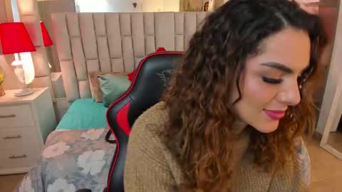 Snapshot of mariiahneedles chatting on October 11, 2025, 12:32 am mariiahneedles online show from October 11, 2025, 12:32 am