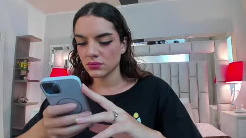 Snapshot of mariiahneedles chatting on November 4, 2025, 9:14 pm mariiahneedles online show from November 4, 2025, 9:14 pm